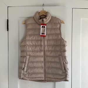 NWT Beige puffer vest, size medium